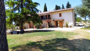 Casale in collina vista Assisi,Brufa di Torgiano